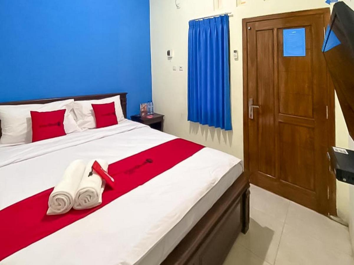 Hotel Reddoorz Syariah @ Pahlawan Sidoarjo Exterior foto